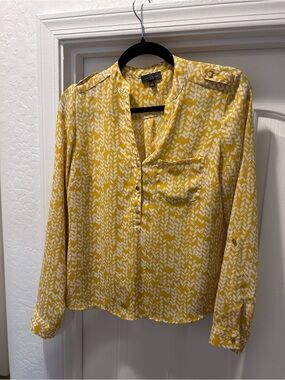 Ann Taylor Yellow and White Printed V-Neck Button Front Blouse